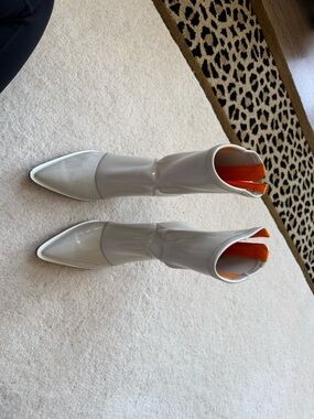 Fendi Glossy Light Gray Pointed-Toe Mid-Calf Boots with Orange Pull Tabs